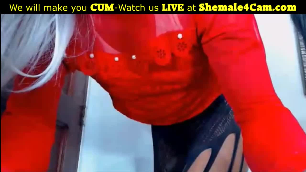 Cute teen shemale fucks another shemale and cum on her face