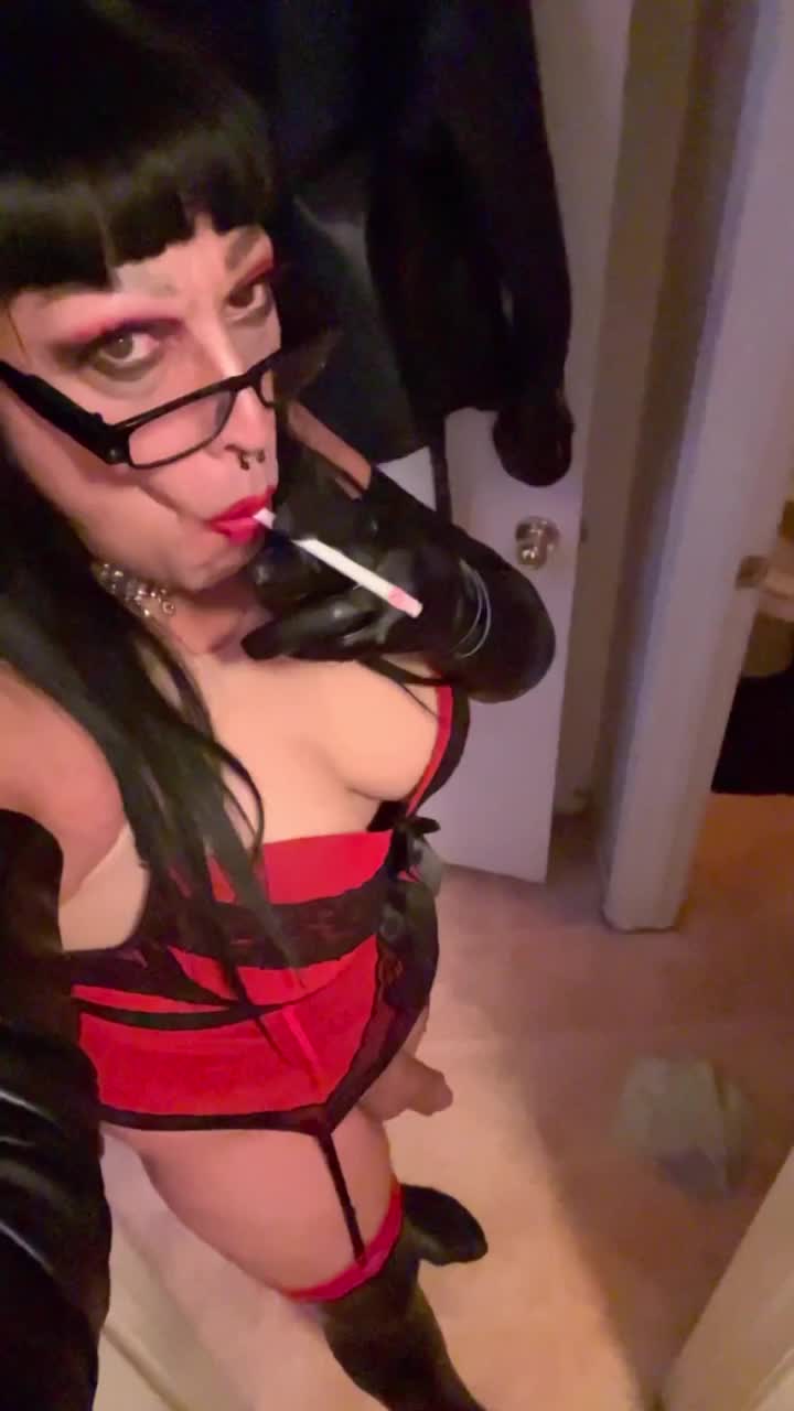 Big Tits Smoking Fetish Mistress